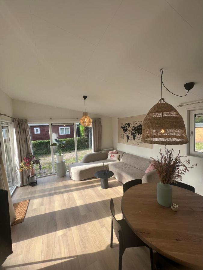 Vakantiehuisje Zeegeluk Vlakbij De Kust Sint Maartensvlotbrug Bagian luar foto